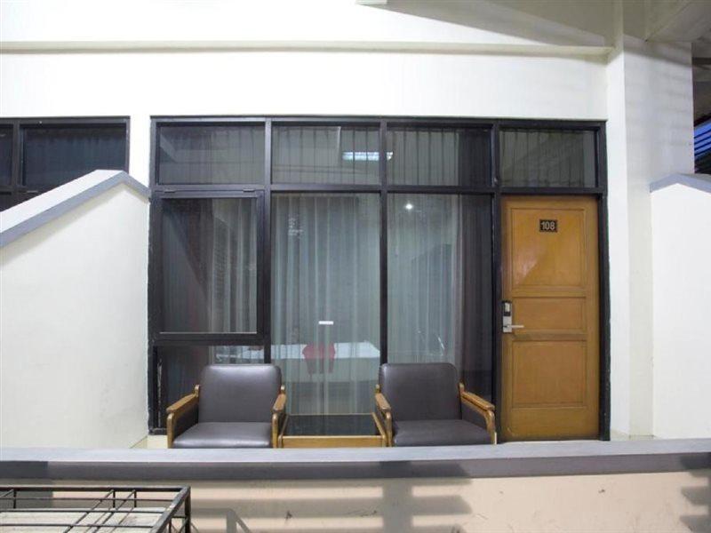 Hotel RedDoorz @ Surapati Bandung Zewnętrze zdjęcie
