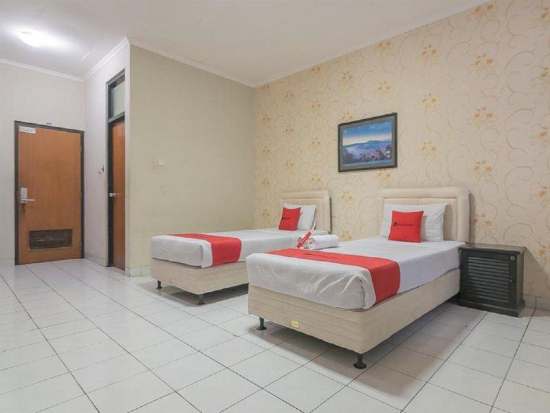 Hotel RedDoorz @ Surapati Bandung Zewnętrze zdjęcie