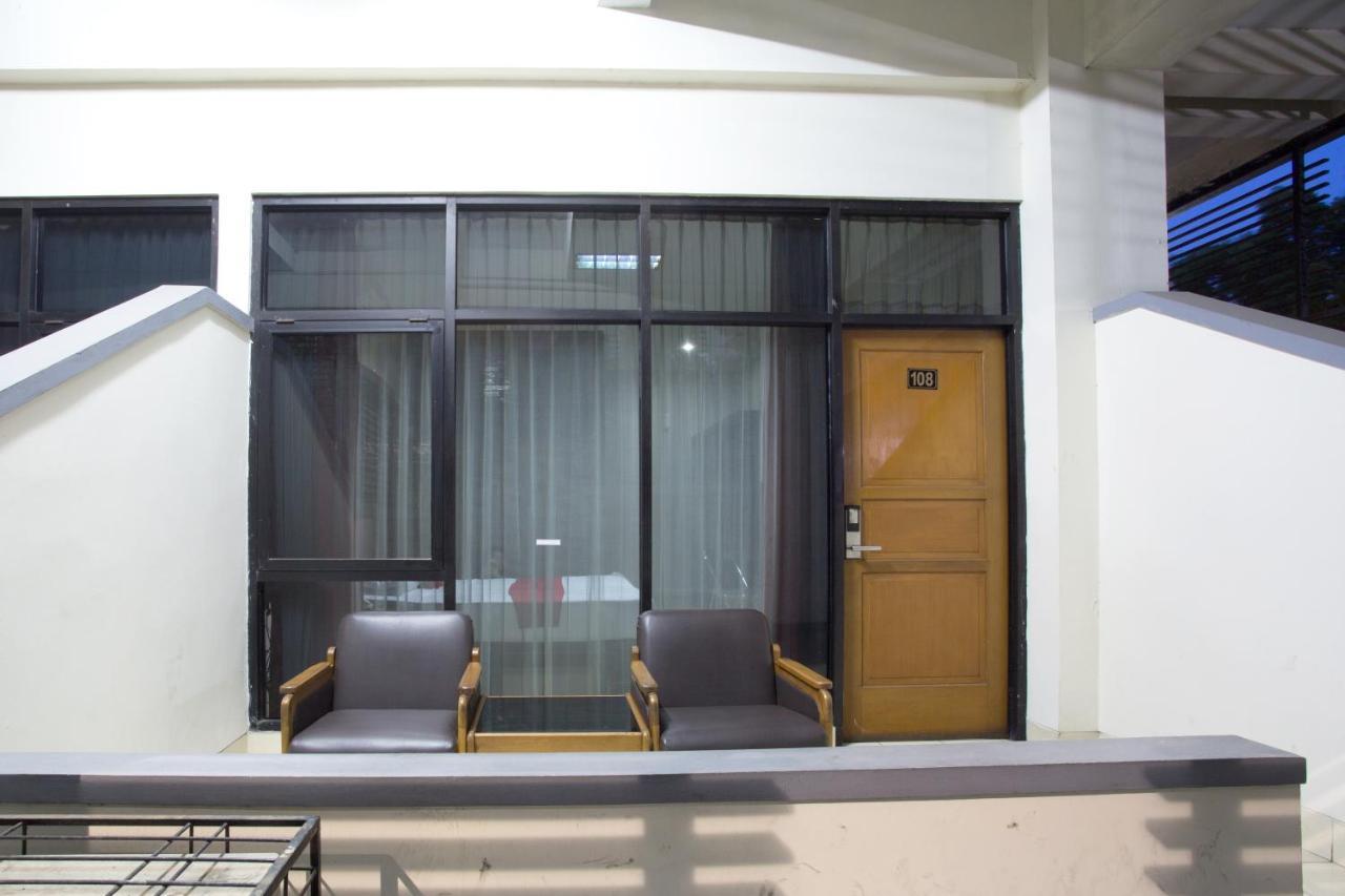 Hotel RedDoorz @ Surapati Bandung Zewnętrze zdjęcie
