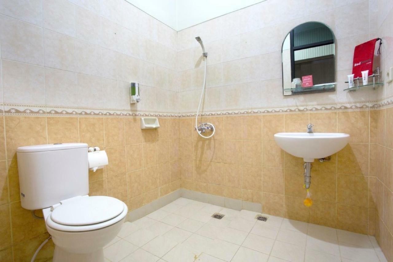 Hotel RedDoorz @ Surapati Bandung Zewnętrze zdjęcie
