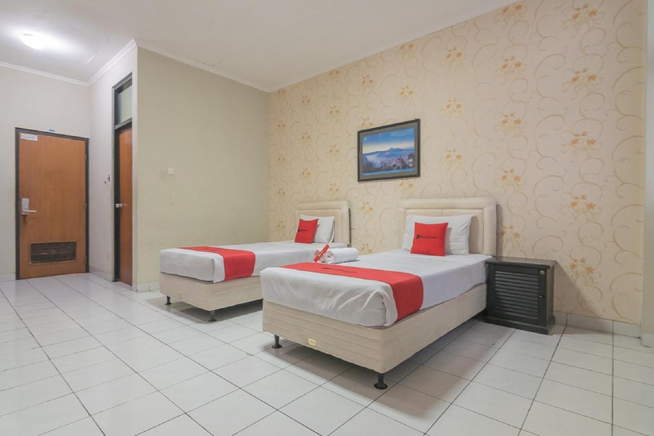 Hotel RedDoorz @ Surapati Bandung Zewnętrze zdjęcie