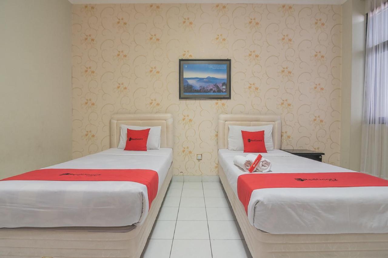 Hotel RedDoorz @ Surapati Bandung Zewnętrze zdjęcie